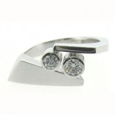 18ct white gold diamond set ring